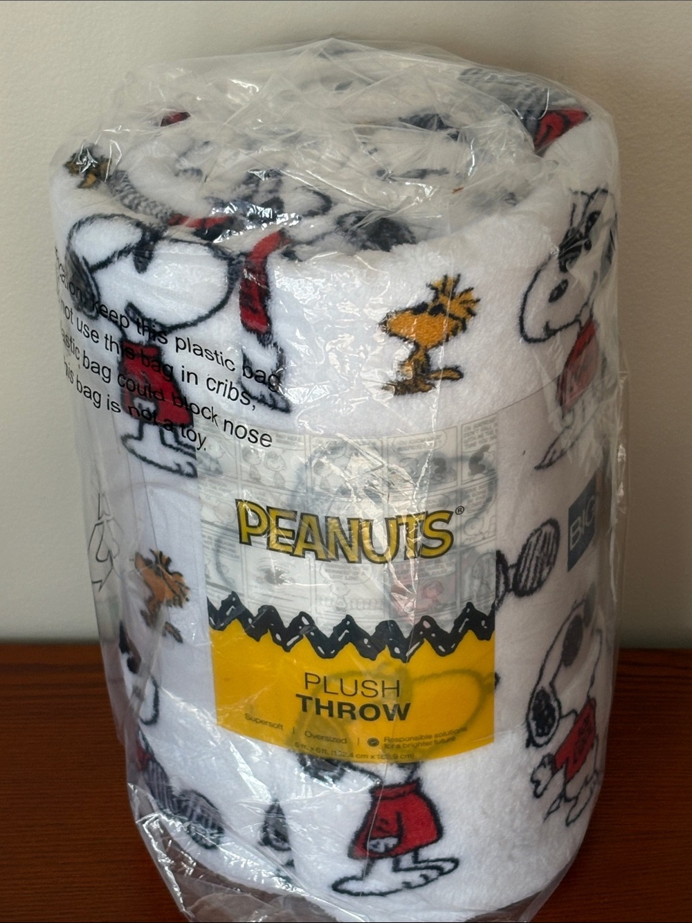 Peanuts Snoopy Joe Cool Super Soft Oversized Plush Throw Blanket - Picture 5 of 10
